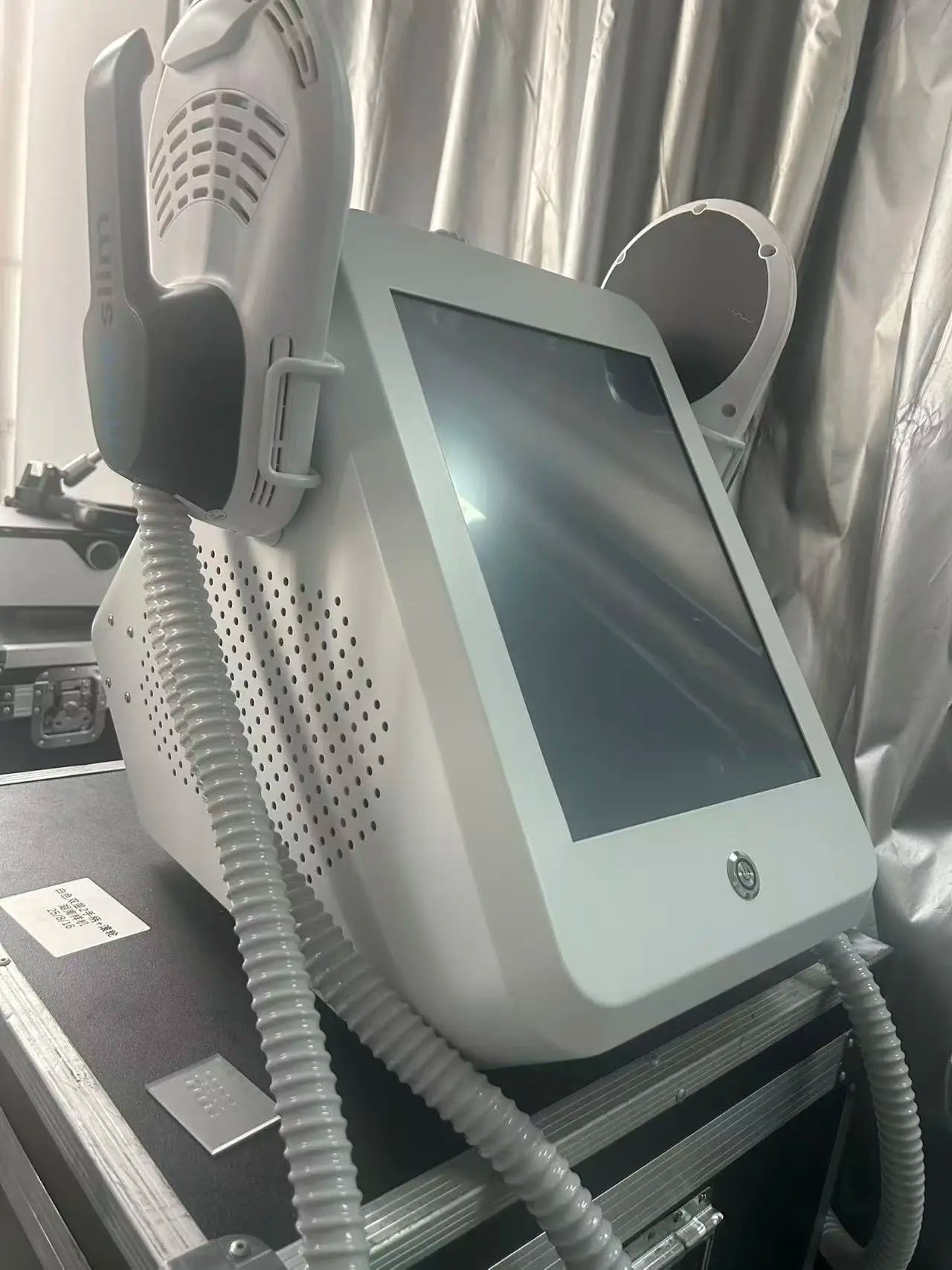 MYOSLIM EMS machine touchscreen and treatment system